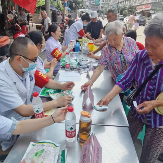 万名医护走基层志愿服务活动